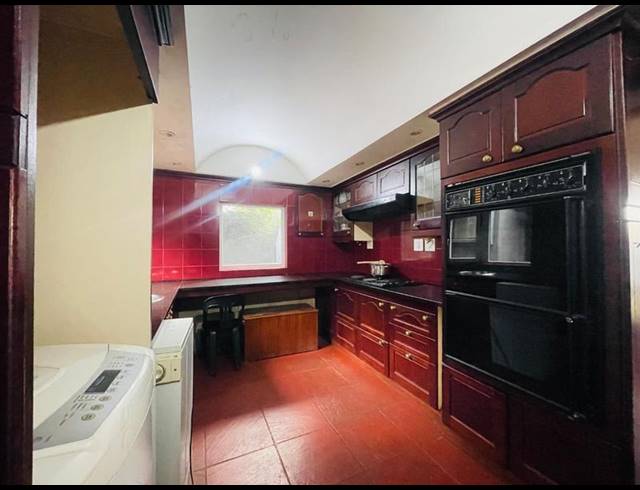 6 BEDROOM HOUSE FOR SALE IN ORANGE GROVE